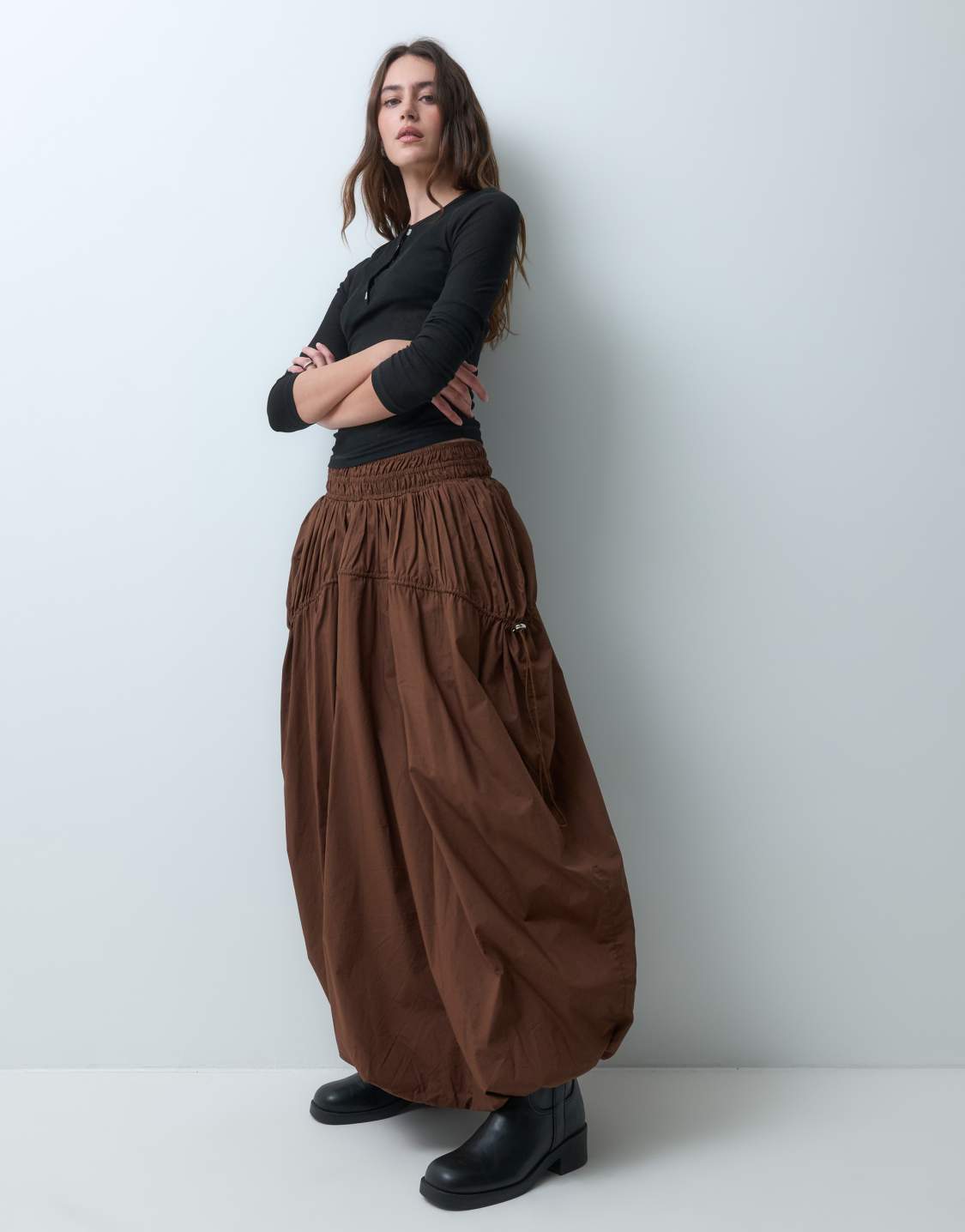 Adjustable Drawstring Pocket Detail Volume Midi Skirt in Brown in Brown