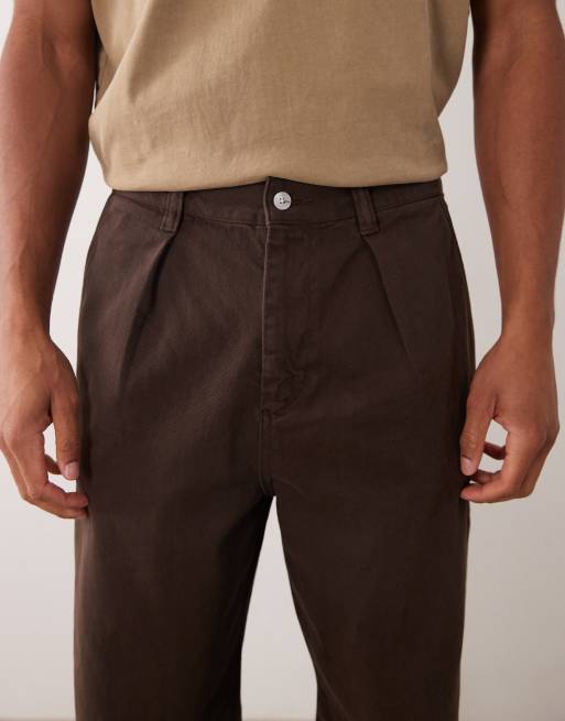 ASOS DESIGN - Afslappede og tapered brune bukser med indadvendte plisseringer, 4 af 5