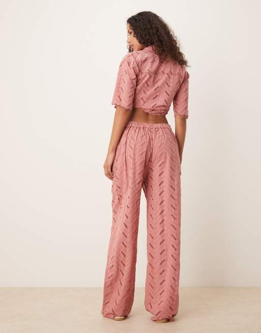 ASOS DESIGN - Afslappede rosa bukser med geometrisk broderie anglaise-mønster - Del af sæt, 3 af 5