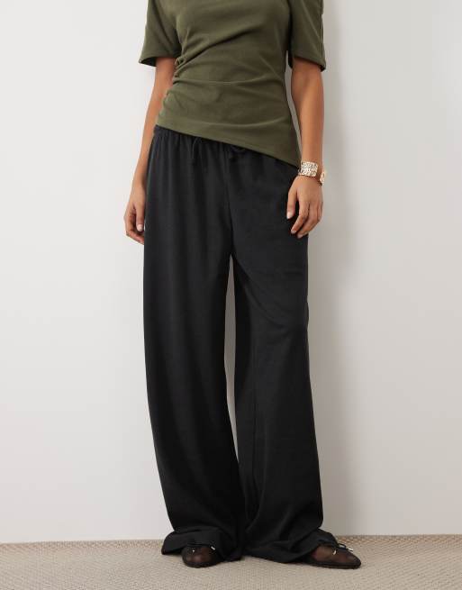 ASOS DESIGN afslappede supersoft joggingbukser i sort, 2 af 5