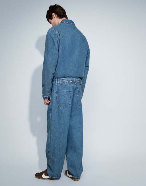 ASOS DESIGN - Afslappede tapered jeans i blå mellemvask med plisseringer og spænde, 2 af 9