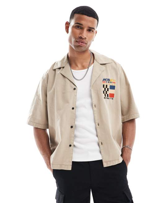 ASOS DESIGN - Afslappet beige skjorte med reverskrave, firkantet pasform og brystbrodering