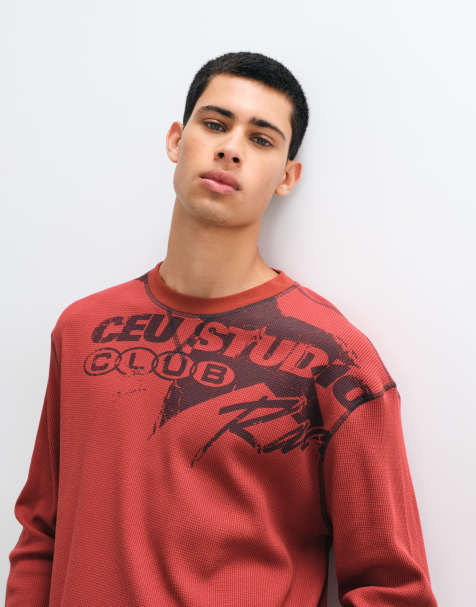 ASOS DESIGN afslappet boxy T-shirt i waffle med lange ærmer og grafik i rød - view 1