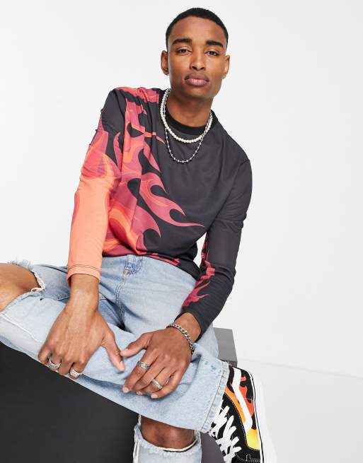 ASOS DESIGN - Afslappet langærmet T-shirt med flammeprint i sort, 4 af 4