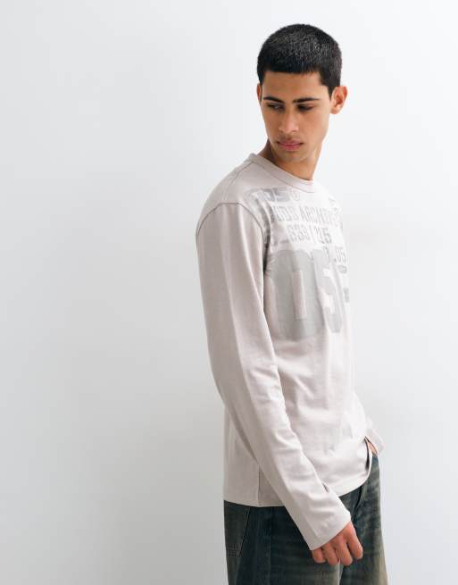 ASOS DESIGN afslappet langærmet T-shirt med tekst i grå, 4 af 5