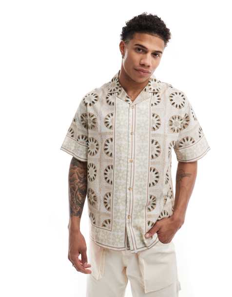 ASOS DESIGN - Afslappet og beige skjorte med reverskrave og geometrisk print - view 1