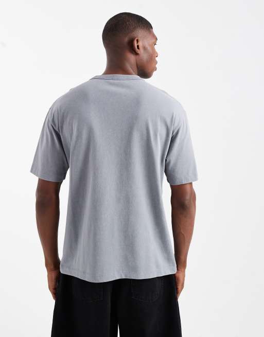 ASOS DESIGN - Afslappet og forvasket grå T-shirt med lommedetalje og brystbrodering , 3 af 5