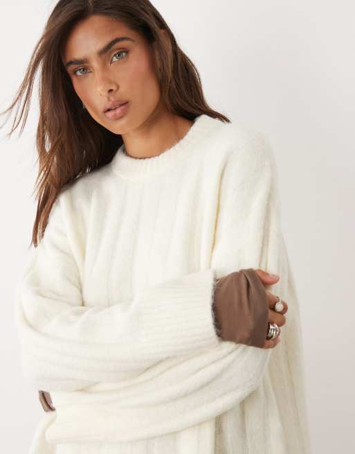 ASOS DESIGN afslappet ribstrikket striktrøje med rund hals i creme, 2 af 4
