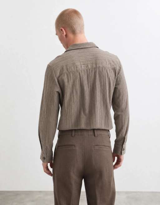 ASOS DESIGN afslappet skjorte med dyb revers, tekstur og flydende fald i brun, 10 af 10