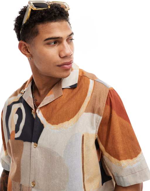 ASOS DESIGN - Afslappet skjorte med reverskrave og abstrakt print i brun, 3 af 4