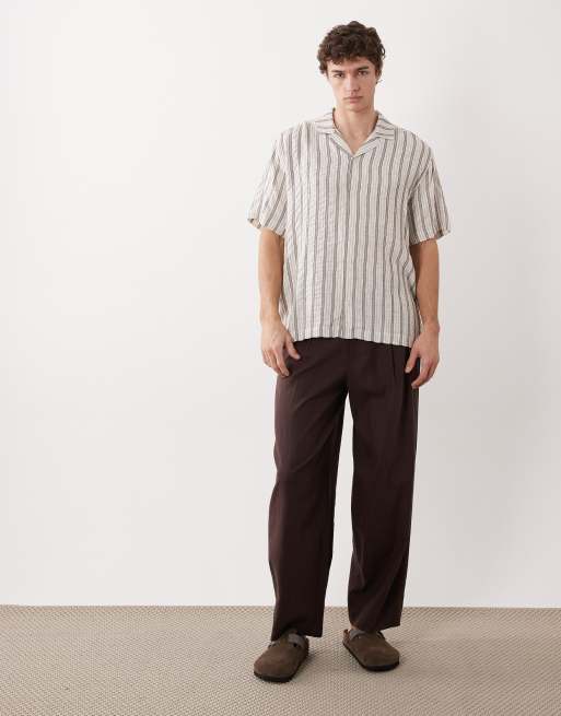 ASOS DESIGN - Afslappet skjorte med tekstur, reverskrave og striber i hvid, 2 af 5