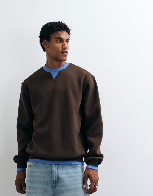 ASOS DESIGN afslappet sweater med rund hals, kontrastkrave og sømme i brun, 2 af 5