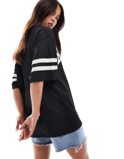 ASOS DESIGN – Airtex – Fußballtrikot in Schwarz mit Boston-Grafik, 4 von 4