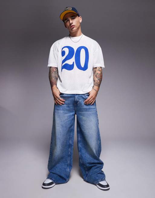 ASOS DESIGN – Airtex – Vit, boxig t-shirt i oversize med sänkt axelsöm och sportigt tryck