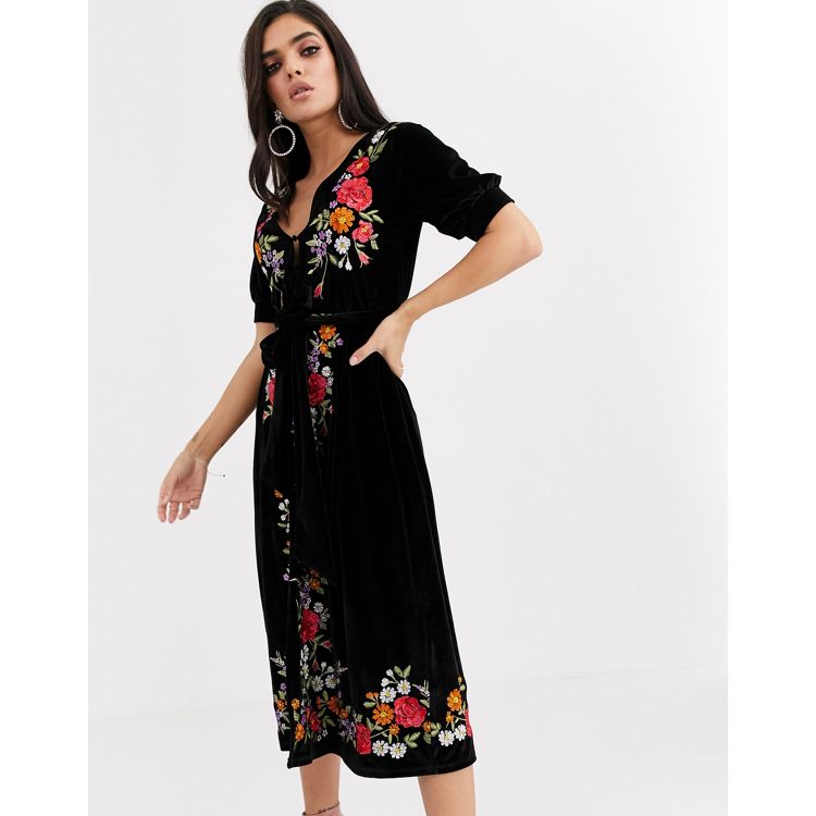 ASOS DESIGN – Aksamitna sukienka midi z haftowanym wzorem | ASOS