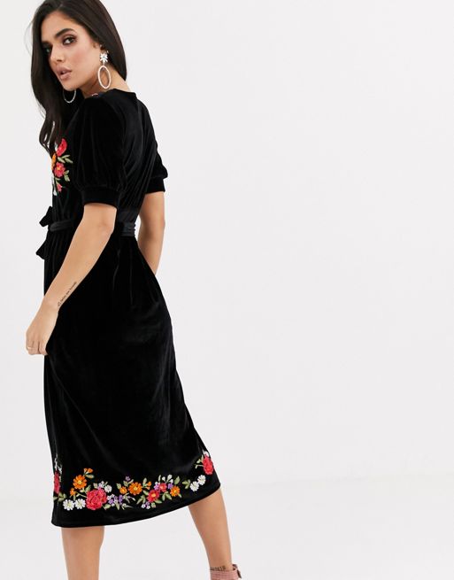 ASOS DESIGN – Aksamitna sukienka midi z haftowanym wzorem | ASOS