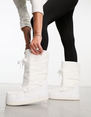  Alaska puffer snow boots in off-white