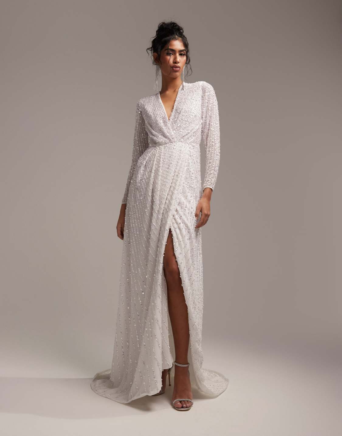 ASOS DESIGN – Alexa – Robe de mariée cache-cœur à manches longues et sequins Robes de mariée The Wedding Explorer