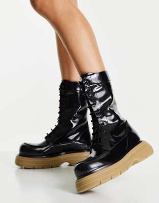 ショートブーツ・ブーティ Chunky Sole Lace-Up Boots in Beige Leather 200456009-1-blackleather