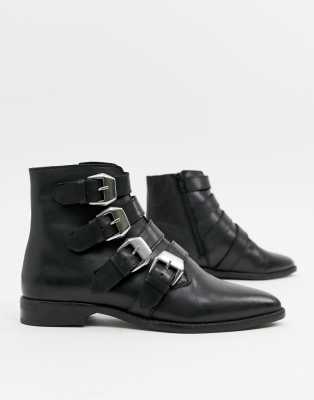 bottines avec boucles et clous