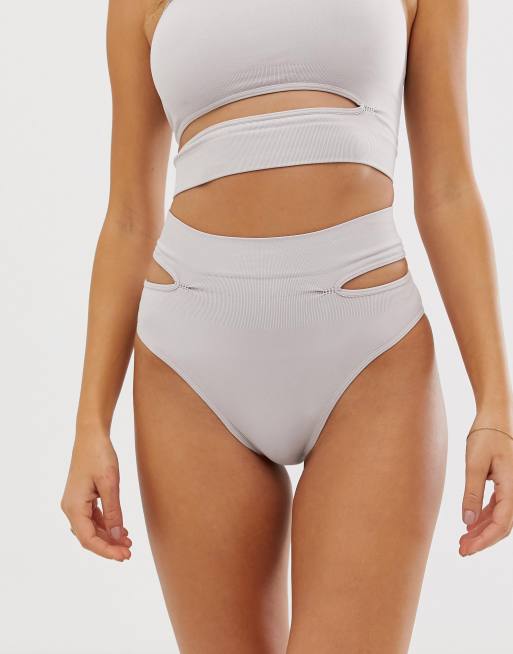 ASOS DESIGN – Allonia – Nahtloses Bralette mit Underboob-Ausschnitt und Slip mit hohem Bund, 3 von 3