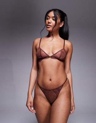 ASOS DESIGN - Amber - Tanga aus Spitze und transparentem Netzstoff in Schokobraun-Schwarz