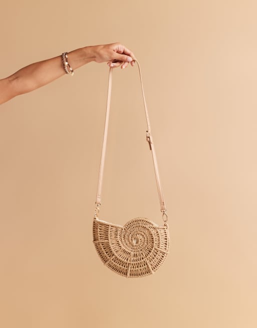 ASOS DESIGN – Ammonit-Muschelförmige Umhängetasche aus Häkelstrick in neutralem Farbton, 2 von 4