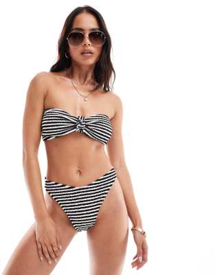 ASOS DESIGN - Amy - Gekräuseltes, trägerloses Bikinioberteil mit geknoteter Vorderseite und schwarz-weißem Streifenmuste...