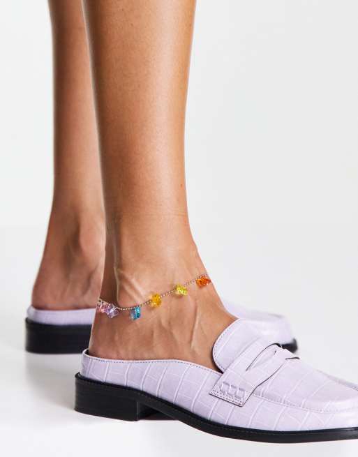 ASOS DESIGN – Łańcuszek na nogę w srebrnym odcieniu z plastikowymi zawieszkami w kształcie motylków