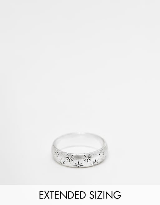 ASOS DESIGN - Anello a fascia color argento brunito con motivo di foglie inciso