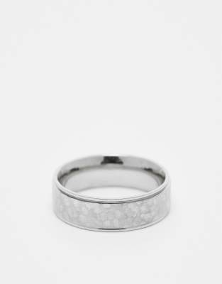 ASOS DESIGN - Anello a fascia color argento con zigrinatura martellata in acciaio inossidabile waterproof - view 1