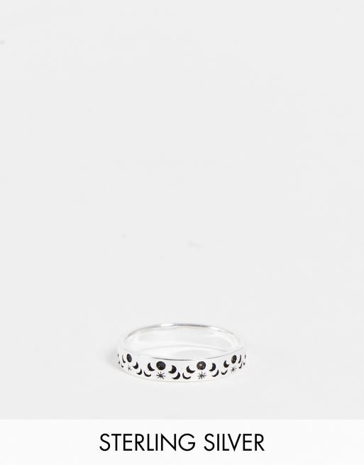 ASOS DESIGN - Anello a fascia in argento sterling con motivo in rilievo di luna e stelle