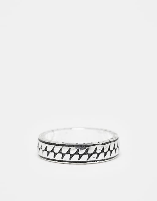 ASOS DESIGN - Anello a fascia testurizzato argento brunito con dettagli effetto squame