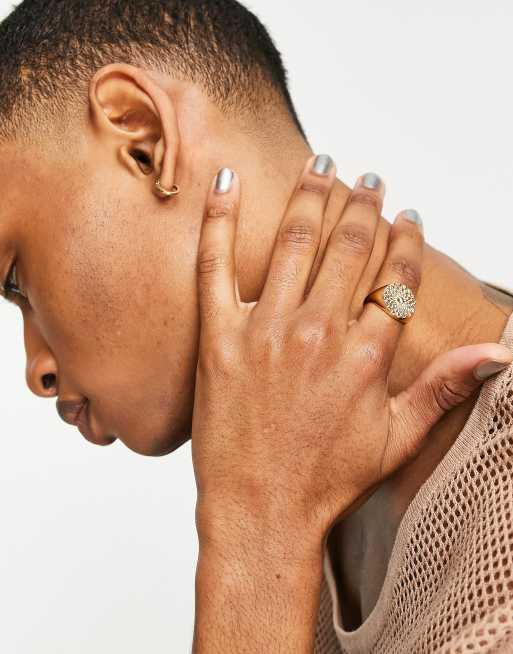 ASOS DESIGN - Anello con sigillo circolare dorato con incisione frastagliata