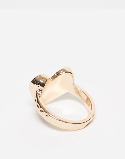 ASOS DESIGN - Anello dorato con motivo con cuore in resina bordeaux, 3 di 3