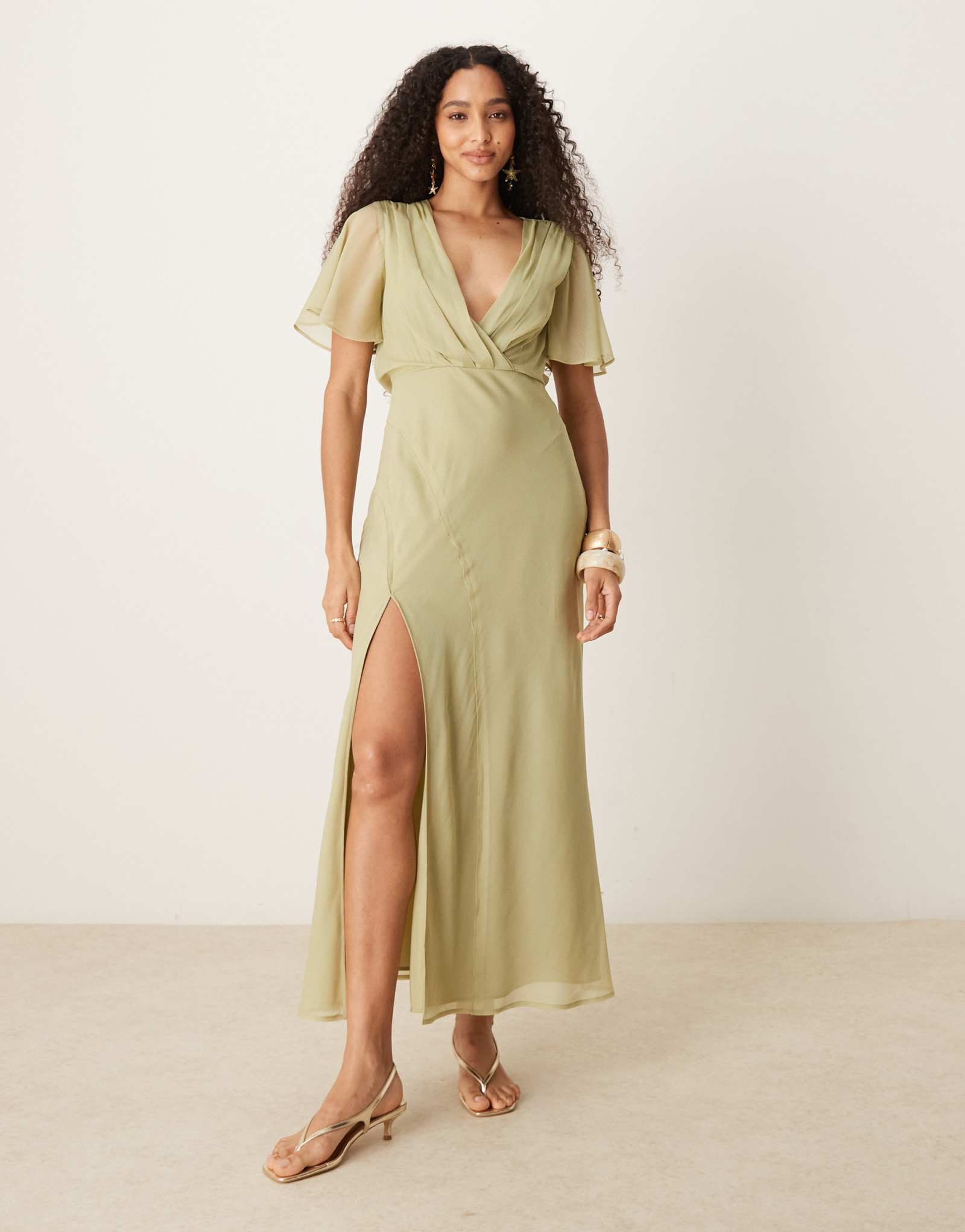 Миди-платье ASOS DESIGN с ангельскими рукавами и запахом спереди со швами цвета шалфея зеленого цвета