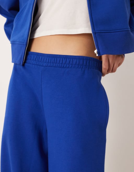 ASOS DESIGN – Angeraute Barrel-Jogginghose in kräftigem Blau, 2 von 5