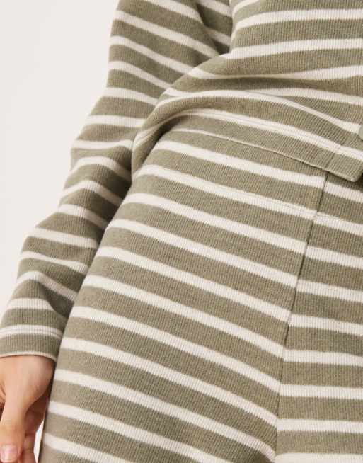 ASOS DESIGN – Angeraute Hose in Grün mit Streifen und weitem Bein, Kombiteil, 3 von 5