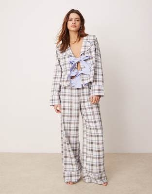 ASOS DESIGN - Angeraute Pyjama-Hose in Blau mit weitem Bein und Karomuster, Kombiteil-Bunt