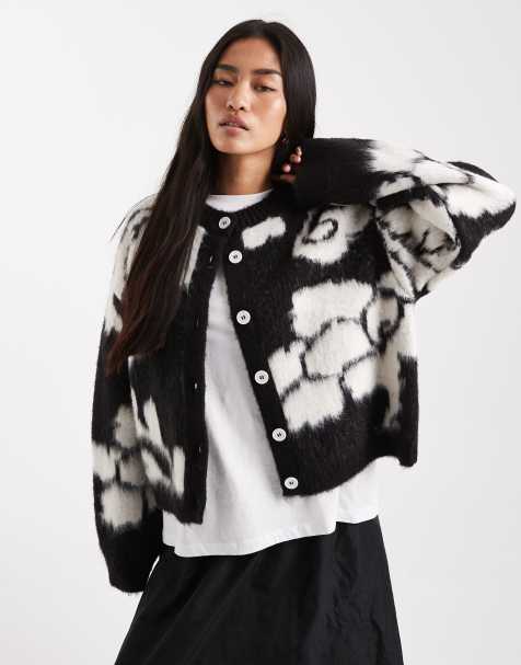 ASOS DESIGN – Angeraute Strickjacke in Schwarz mit Blumenmuster - view 1