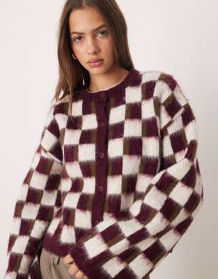 ASOS DESIGN - Angeraute Strickjacke mit Retro-Muster in Pflaume-Bunt