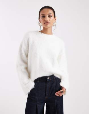 ASOS DESIGN - Angerauter Oversize-Strickpullover mit Wollanteil in Ecru-Weiß