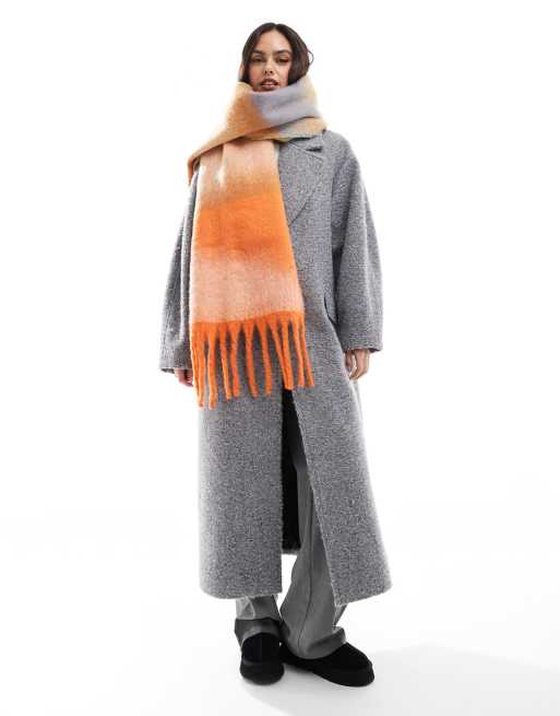 ASOS DESIGN – Angerauter Schal mit Ombré-Streifen in Blau und Orange, 2 von 3