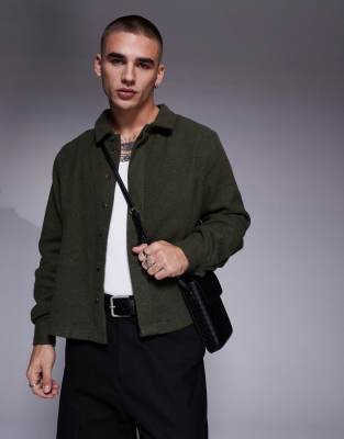 ASOS DESIGN – Angerautes Cropped Hemd in Khaki mit lockerem Schnitt - view 1