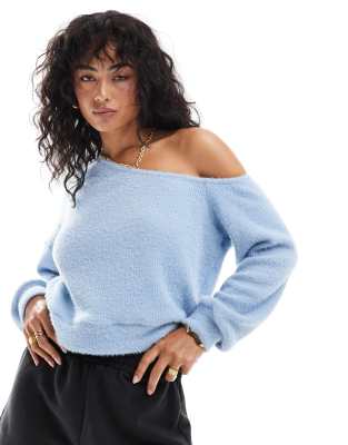 ASOS DESIGN - Angerautes, lockeres Sweatshirt in Babyblau mit One-Shoulder-Design-Grau