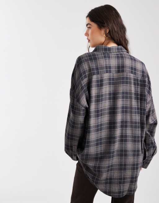 ASOS DESIGN – Angerautes Oversize-Hemd in Braun kariert, 4 von 4