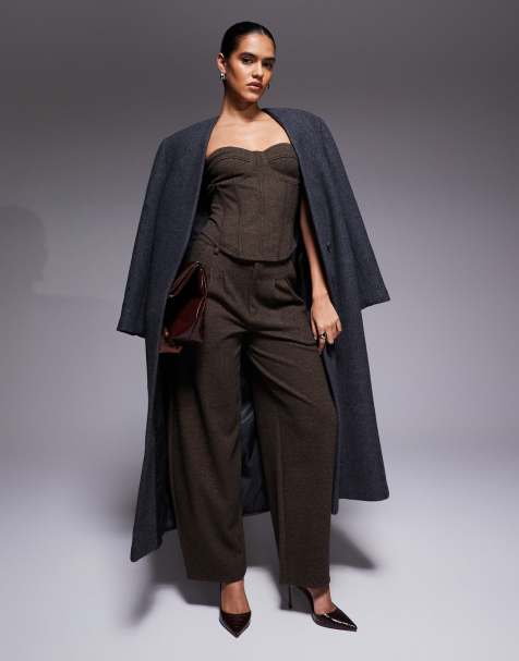 ASOS DESIGN – Angerautes Set aus trägerlosem Korsett-Oberteil und Hose mit abgerundetem Beinschnitt, mit Fischgrätmuster in Schokobraun - view 1