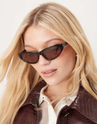 ASOS DESIGN - Angeschrägte Cat-Eye-Sonnenbrille in Schwarz