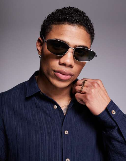 ASOS DESIGN – Angeschrägte Sonnenbrille aus silberfarbenem Metall mit grün getönten Gläsern