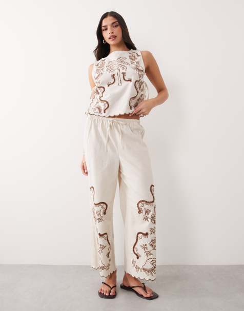 ASOS DESIGN - Angie Palm Beach - Pantaloni corti color pietra con ricami tropicali - view 1